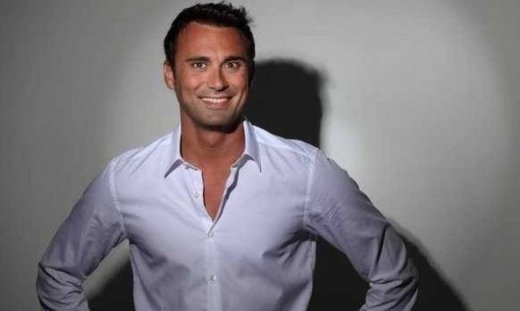 Θέλει να γίνει νονός ο Καπουτζίδης!