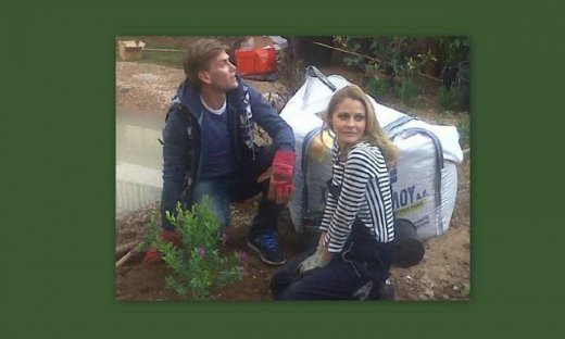 «Με το δεξί» και η Τζένη Μπαλατσινού