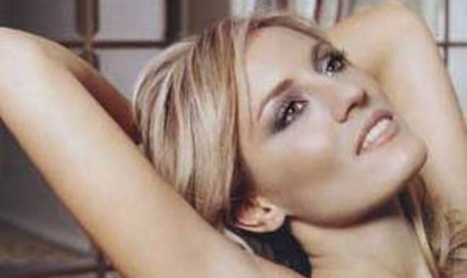 Γνωστός τραγουδιστής έκανε πρόταση γάμου στην Ελεονώρα Μελέτη