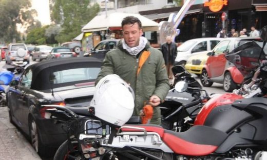 Κώστας Σόμμερ: Στην Γλυφάδα για καφέ