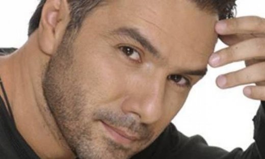 Ο Γρηγόρης Αρναούτογλου συγγραφέας