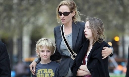 Καρέ καρέ η Uma Thurman με τα παιδιά της για παγωτό στο Παρίσι