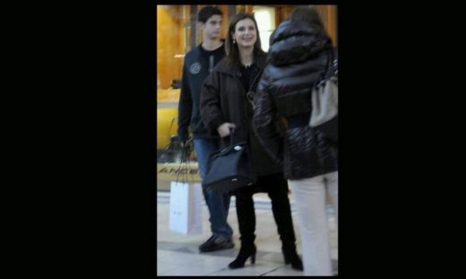 Η Κατερίνα Μπατζελή για ψώνια με το γιο της