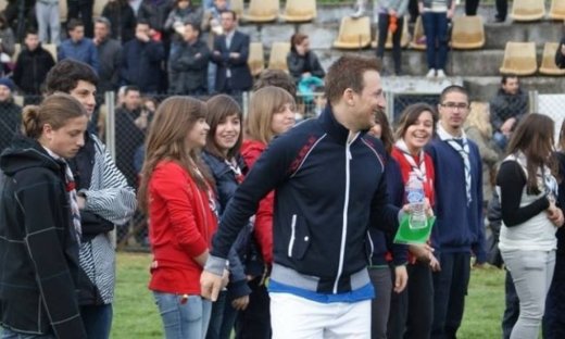 Video: Οι Έλληνες επώνυμοι παίζουν μπάλα για καλό σκοπό!