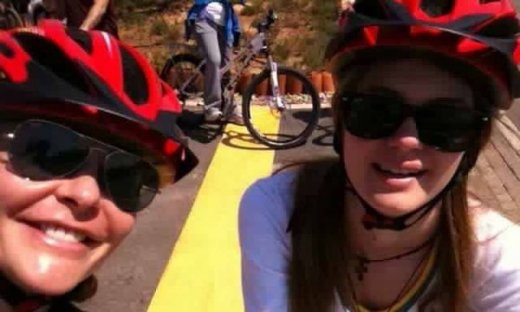 Η Μπαλατσινού κάνει ποδηλασία!