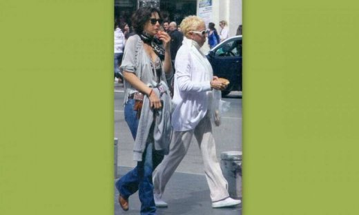 Ζωή Λάσκαρη: Βόλτα στην Θεσσαλονίκη με την κόρη της