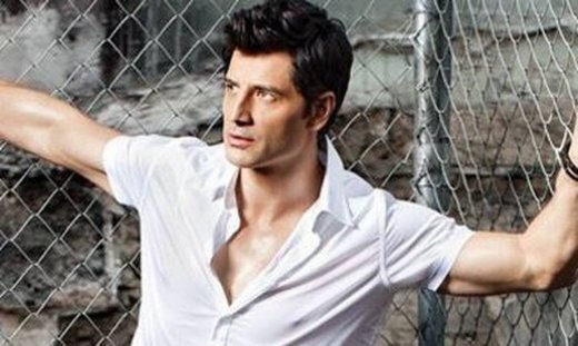 Ο Σάκης Ρουβάς απαντά στις φήμες περί γάμου!