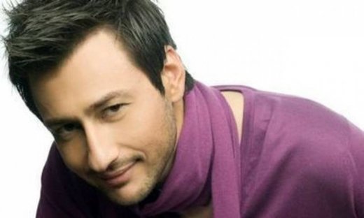 VIDEO: Βάναυση επίθεση δέχτηκε ο Πάνος Καλίδης