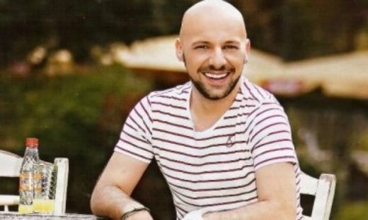 Νίκος Μουτσινάς: «Παλιά περπάταγα με ύφος και αέρα στον δρόμο»