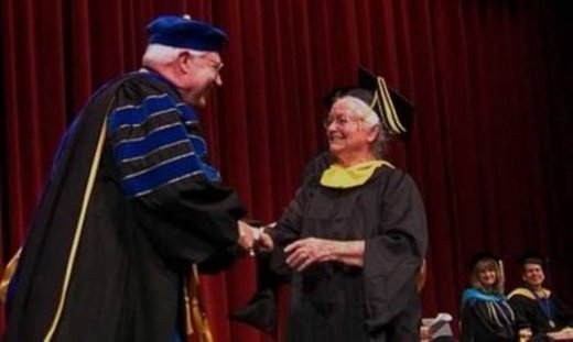 Πόσων ετών είναι η μεγαλύτερη φοιτήτρια του κόσμου;