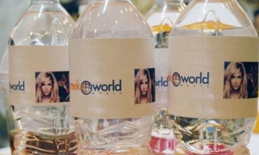 Η Άννα Βίσση έγινε... εμφιαλωμένο νερό!