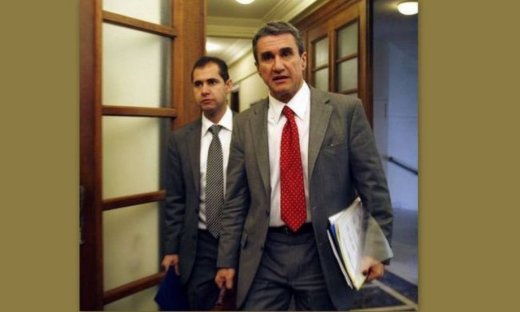 Ο Λοβέρδος στέλνει 20.000 Έλληνες στην ανεργία!