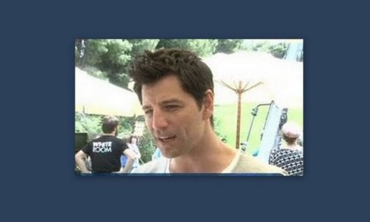VIDEO: Ο Σάκης Ρουβάς στα γυρίσματα για το τραγούδι της «Ελπίδας»