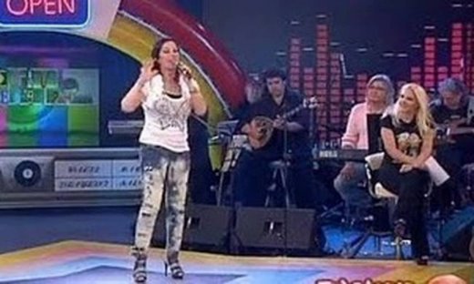 Video: Η Άντζελα Δημητρίου στην πρεμιέρα της Πάνια