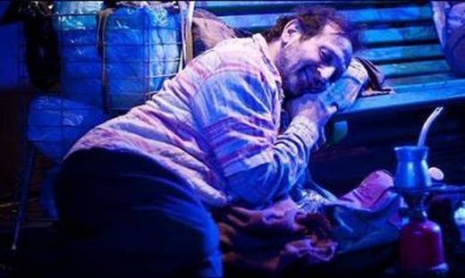 Άστεγος ανάμεσα σε αστέγους ο Σπύρος Μπιμπίλας