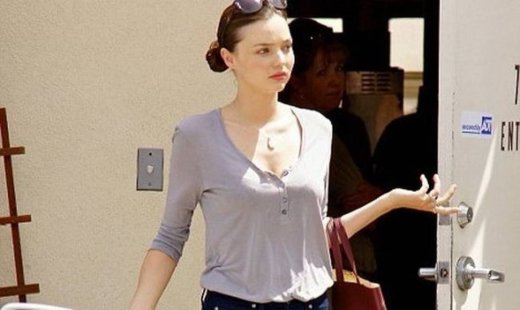 Miranda Kerr: Ταξίδι αστραπή στο Νότια Κορέα