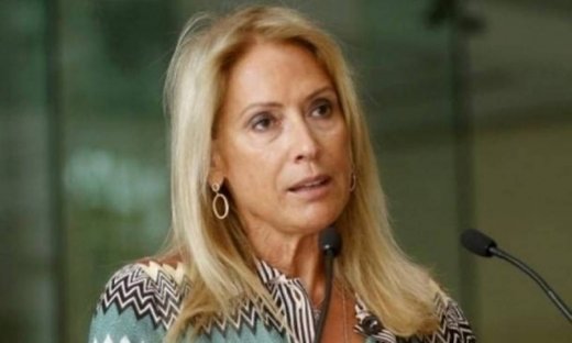 Αποδοκιμάζουν την Νταλάρα