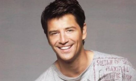 Τι έκανε ο Σάκης Ρουβάς 6 ώρες σε γνωστό ξενοδοχείο της Αθήνας;