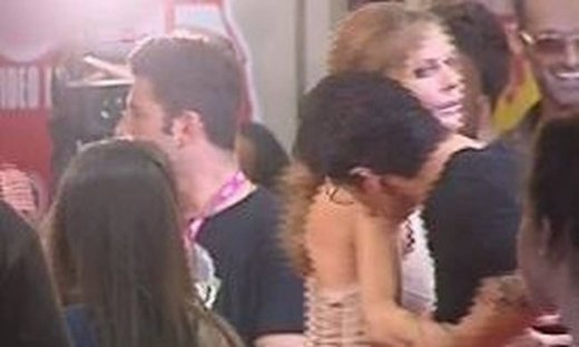 Video: Το φιλί του Ρουβά στην Μπαλατσινού