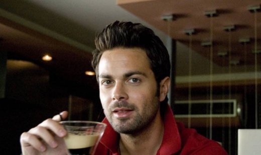 Ο Ηλίας Βρεττός μιλά για τη στρατιωτική του θητεία