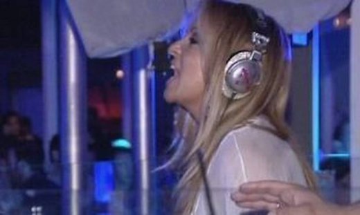 Μοντέλα-Djs απαντούν στη Ναταλία Γερμανού