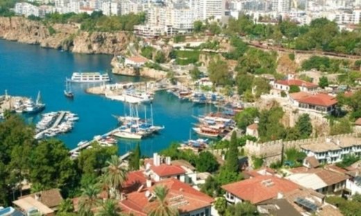 Bloomberg: 10.000 Ελληνες αγόρασαν εξοχικό στη Τουρκία