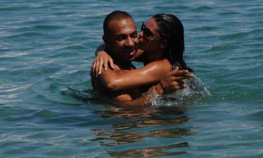 Δήμητρα Αλεξανδράκη: Παιχνίδια στο νερό με τον αγαπημένο της