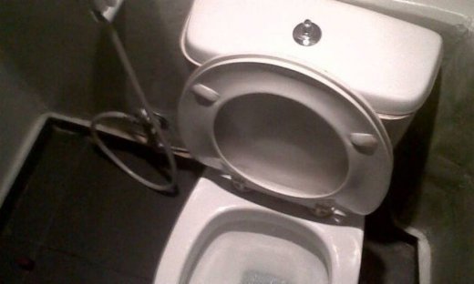 Μύκονος 2011: Έλληνες ΤΕΛΟΣ. Τζίροι ΤΕΛΟΣ. Και οι νέες τουαλέτες (Νάσος Blog)