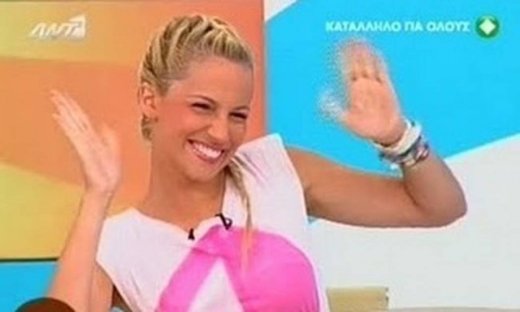 Video: Μπουλέ: Επέστρεψε και προσπαθεί να μιμηθεί την Τζένη Καρέζη