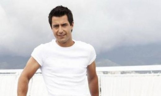 Κωνσταντίνος Αγγελίδης: «Δούλευα σε μαγαζί που όλοι διασκέδαζαν και έκλαιγα στο μπαρ»