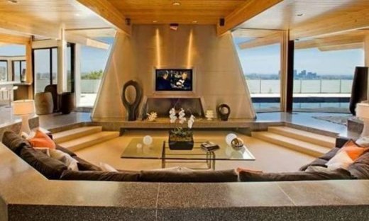 Σε τιμή ευκαιρίας πωλείται το… επιπλωμένο σπίτι της Aguilera