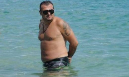 Αντώνης Ρέμος: Χωρίς Ρετούς στην παραλία (Nasos blog)