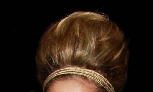 Ποιο διάσημο μοντέλο έφτιαξε αυτό τον κότσο;