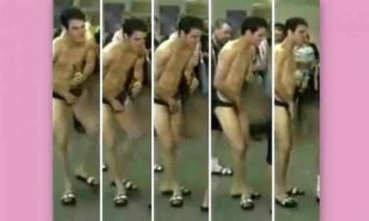 Η παντοφλίτσα, το εσώρουχο και η… κίνηση γεμάτη νόημα