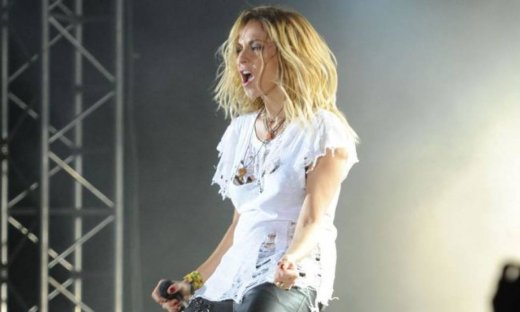 Η Άννα Βίσση «συμβάλλει» στη βιομηχανία πορνό ταινιών