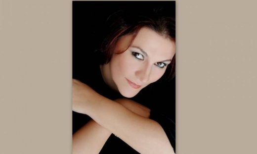 Η Αλεξάνδρα Τσόλκα γίνεται βασίλισσα στο QUEEN.GR!