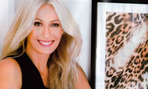 Η Μαρία Μπακοδήμου έγινε… Πετρούλα Κωστίδου!