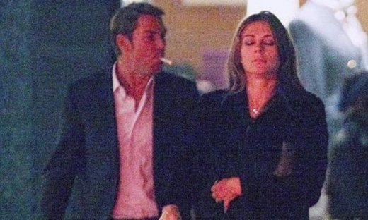 Elisabeth Hurley: Με τον σύντροφό της στο Λονδίνο