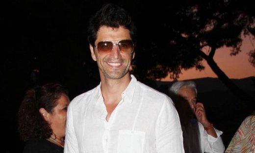 Ο «χαζομπαμπάς» Σάκης Ρουβάς