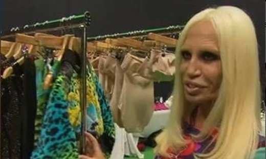 Τι αποκαλύπτει η Donatella Versace για τη συλλογή για τα H&M