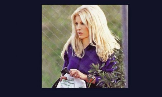 Η Ελένη Μενεγάκη, οι παπαράτσι και το μάζεμα της ελιάς!