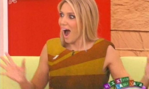 Γιατί αλλάζει φορέματα η Έλενα Παπαβασιλείου εν ώρα εκπομπής;