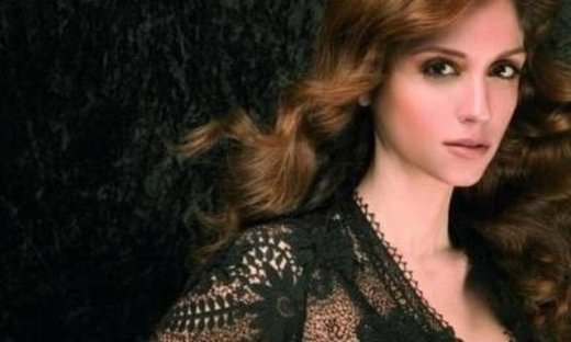 Η Σοφία Καρβέλα ντύνει τη μαμά Άννα Βίσση για το εξώφυλλο περιοδικού