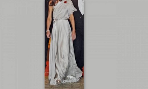 Αρχαία Ελληνίδα ντύθηκε… γαλαζοαίματη!