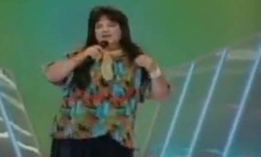 Retro: Video: Όταν ο Χαϊκάλης είχε μεταμορφωθεί σε… Άννα Βίσση