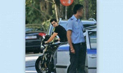 Σάκης Ρουβάς: Η βόλτα με τη μηχανή και το μπλόκο της αστυνομίας