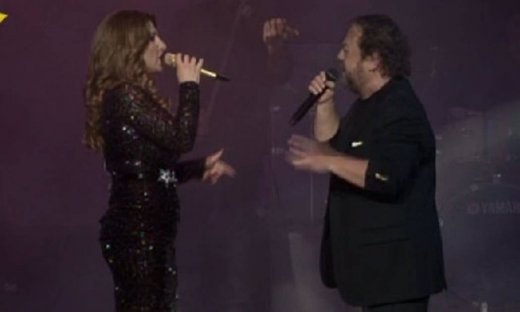 Λαμπερή πρεμιέρα για Πάριο-Παπαρίζου (video)