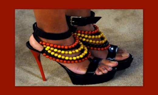 Ποια τραγουδίστρια φόρεσε αυτά τα πέδιλα;