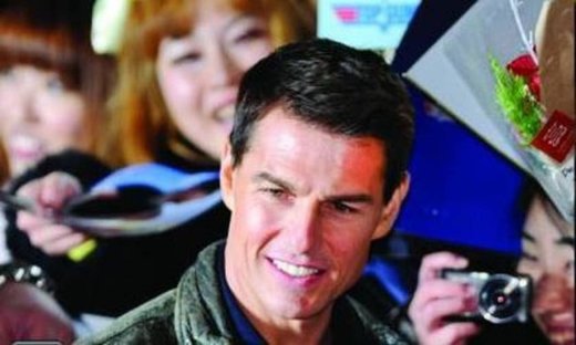 Video: Η ροκ πλευρά του Tom Cruise