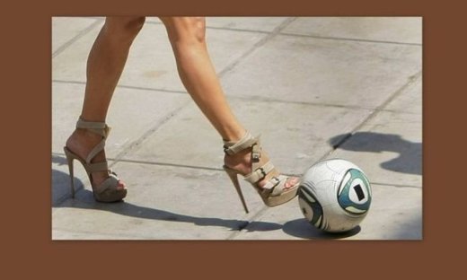 Ποια σταρ έπαιξε μπάλα με… ψηλοτάκουνα;